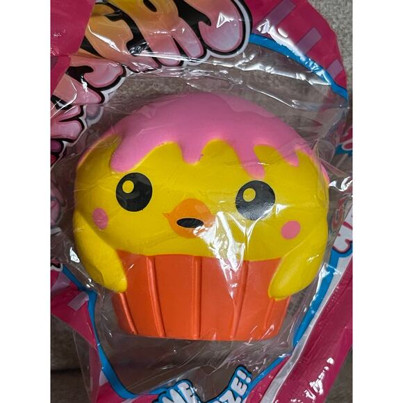 Slow Rise Squishy Lot of 2 Toys Cupcakes Never Used - Picture 3 of 3